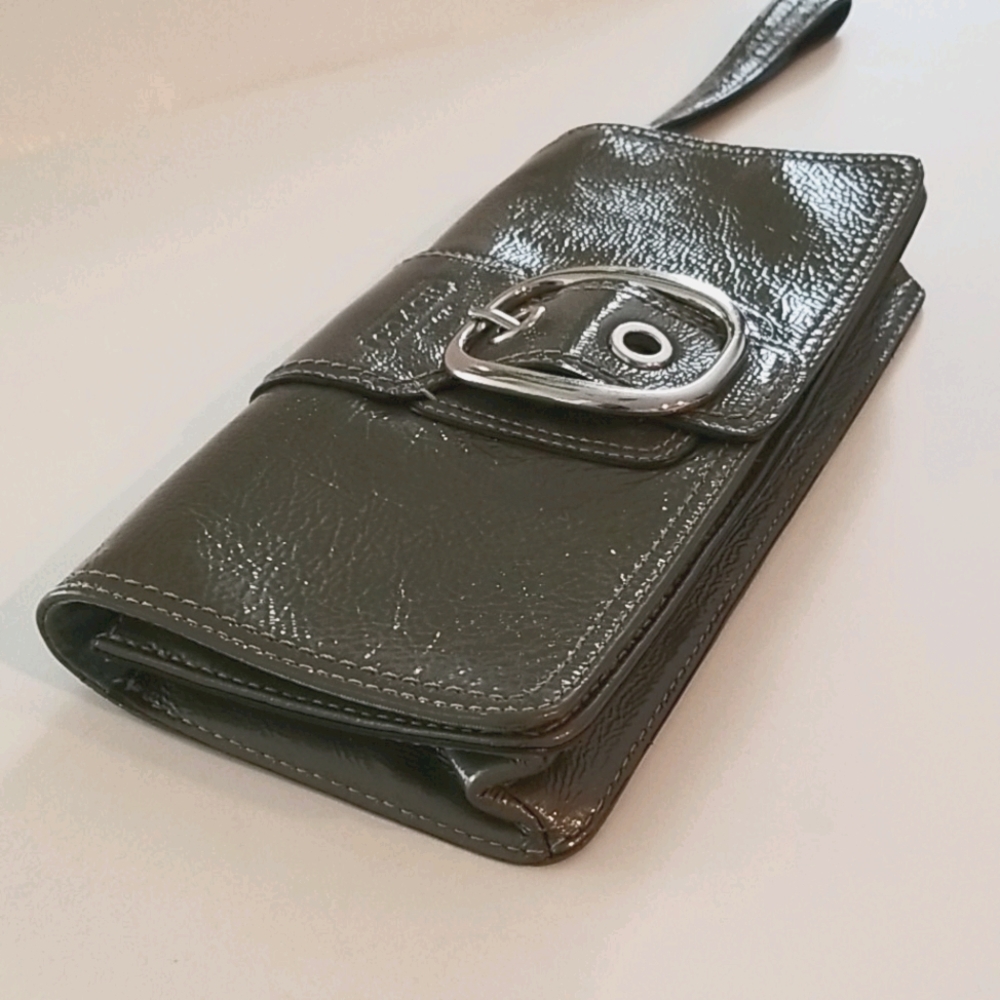 Coach Soho Gray Patent Wristlet Bag - Picture 4 of 16